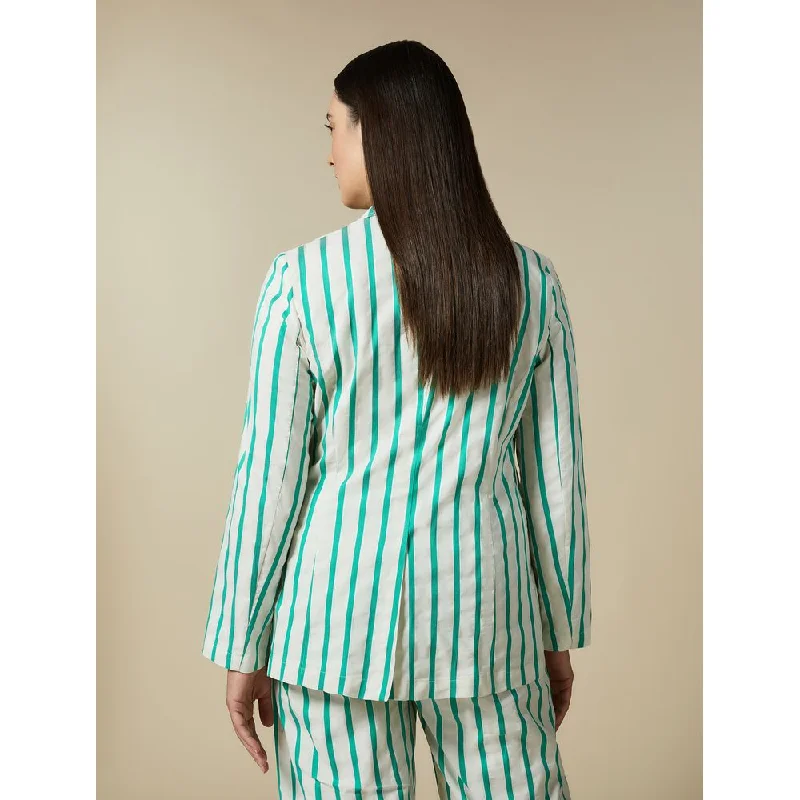 Feminine silhouettes for the modern woman   CANTICO
