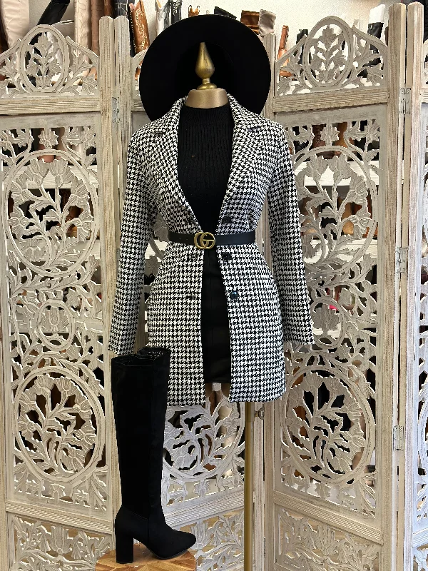 Trendsetting women’s clothing for fashion lovers   Houndstooth Print Coat